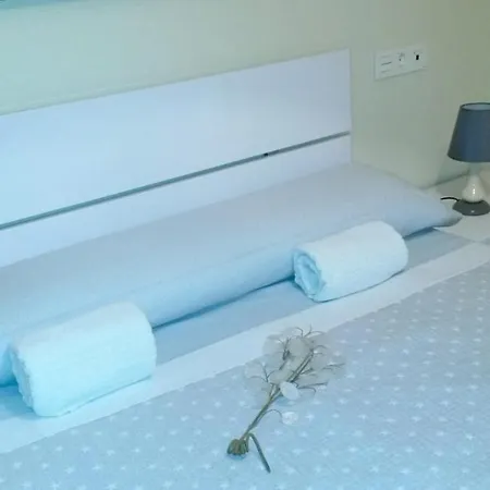 2 Bedrooms With Sea View Shared Pool And Jacuzzi At 1 Km Away From The *